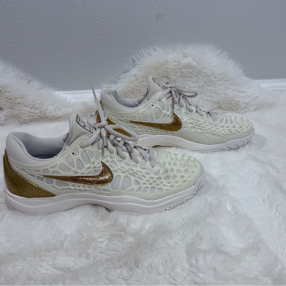Nike Air Zoom Cage 3 Sneakers Cream and Gold Glitter Athletic Shoes, Size 10